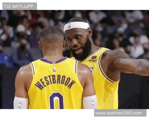 勒布朗与足球明星同框合影展现运动员友谊与合作精神