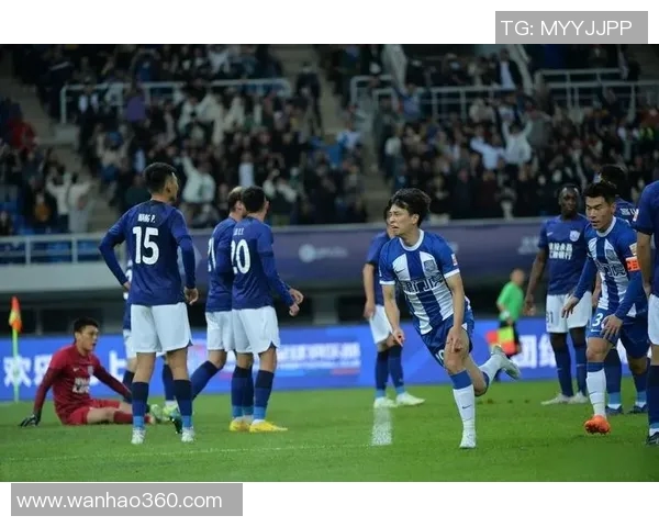 成都足球队边路渗透战术解析与实战应用深度剖析 成都足球队边路渗透战术解析与实战应用深度剖析